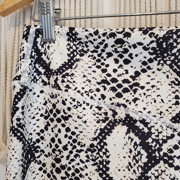 BALANCE ATHLETICA Ascend Snakeskin Printed High Rise Pull On Athletic Leggings - Picture 4 of 7